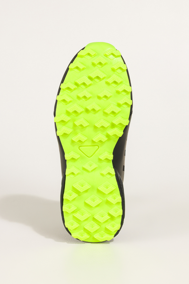 Czarne buty trekkingowe damskie buty sportowe softshell na bieżnikowanej podeszwie seledynowe wstawki sznurowane Carla EY82976-7