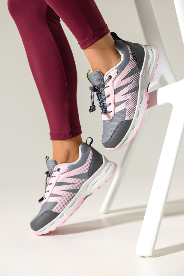 Szare buty sportowe trekkingowe damskie wodoodporne na żłobionej podeszwie z regulowaną elastyczną sznurówką różowe wstawki Casu 7590-2D