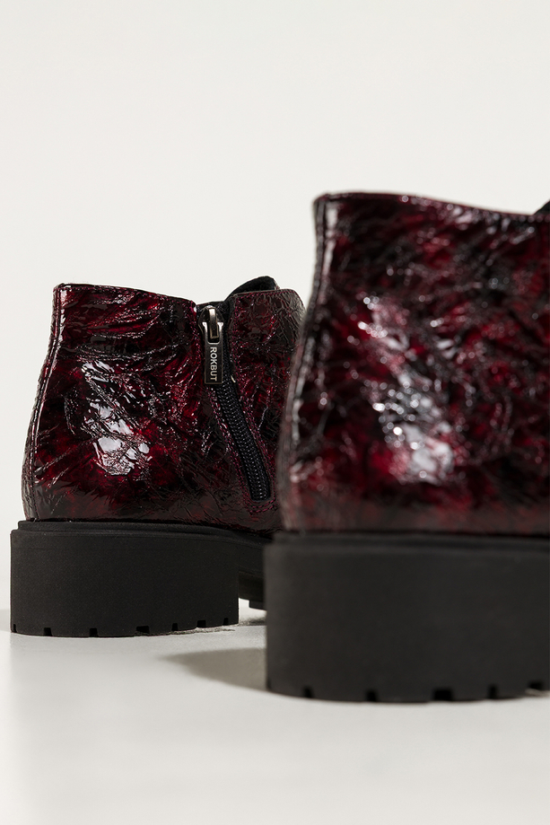 Bordowe botki skórzane damskie lakierowane z wzorem sznurowane PRODUKT POLSKI Casu 444