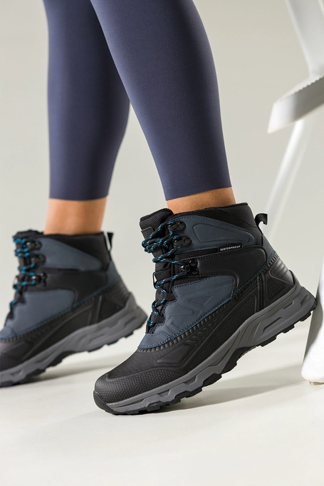 Czarne buty sportowe trekkingowe damskie wodoodporne na bieżnikowanej podeszwie sznurowane granatowe wstawki Casu 7688-2D