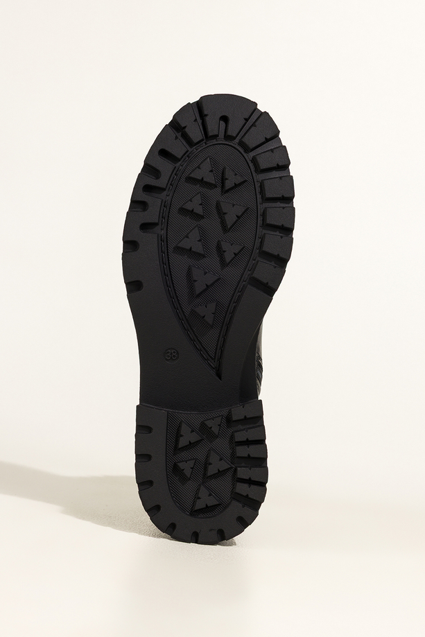 Czarne botki skórzane damskie Sergio Leone na bieżnikowanej platformie ozdobne przeszycia na cholewce sznurowane GI74295-H