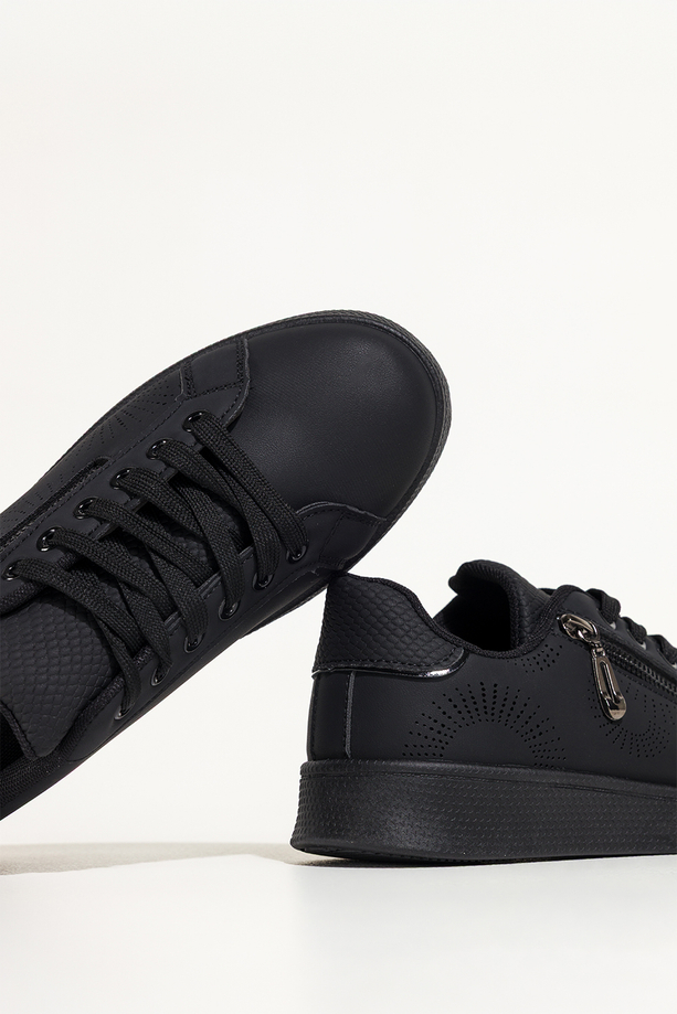 Czarne sneakersy damskie buty sportowe z ozdobnym zamkiem sznurowane Casu DXU-32