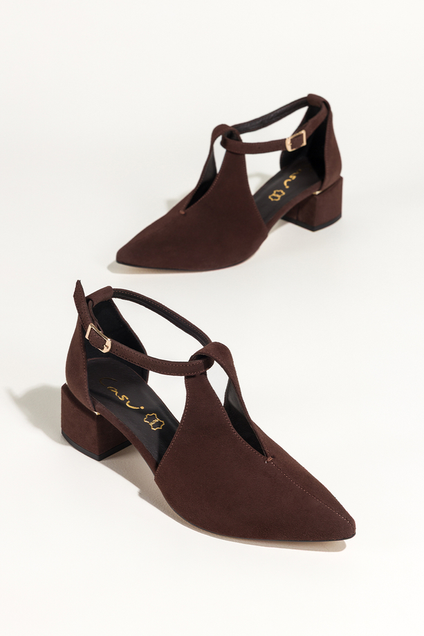 Czekoladowe czółenka skórzane damskie na ozdobnym klocku pasek wokół kostki PRODUKT POLSKI Casu 7690-648