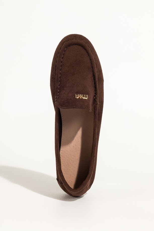 Czekoladowe mokasyny damskie półbuty płaskie ze złotą ozdobą skórzana wkładka Carla G341K