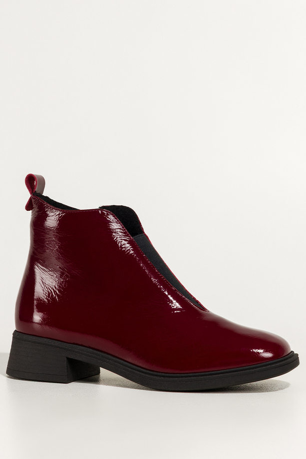 Bordowe botki skórzane damskie lakierowane na niskim obcasie wycięta cholewka z elastyczną gumą PRODUKT POLSKI Casu 380