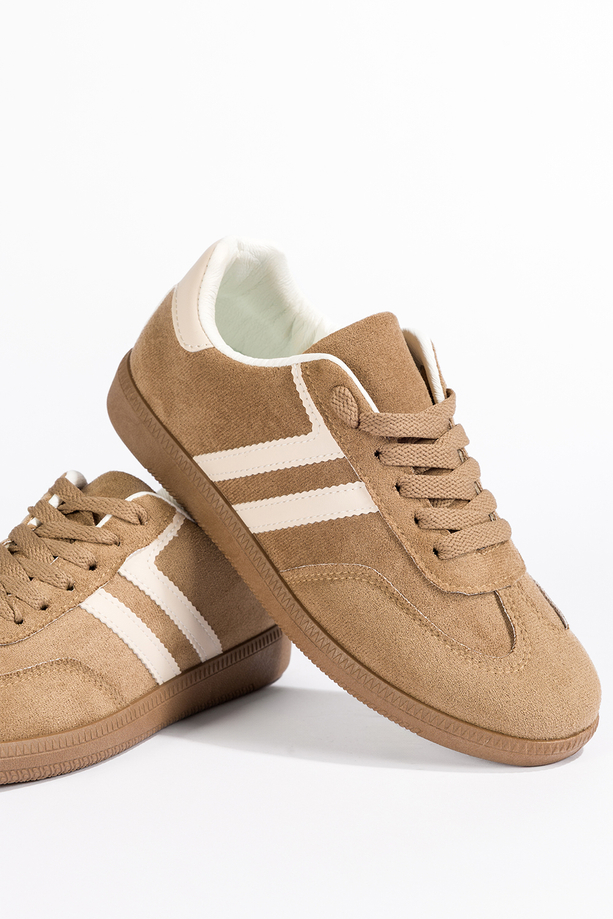 Beżowe sneakersy damskie buty sportowe na elastycznej płaskiej podeszwie podwójne sznurówki kremowe wstawki Casu B-6610