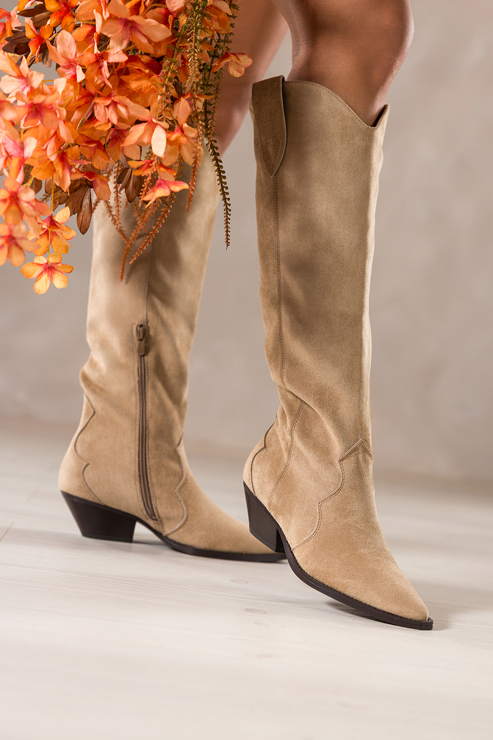 Beowe kozaki damskie kowbojki z szerok cholewk na citym klocku Casu 0361