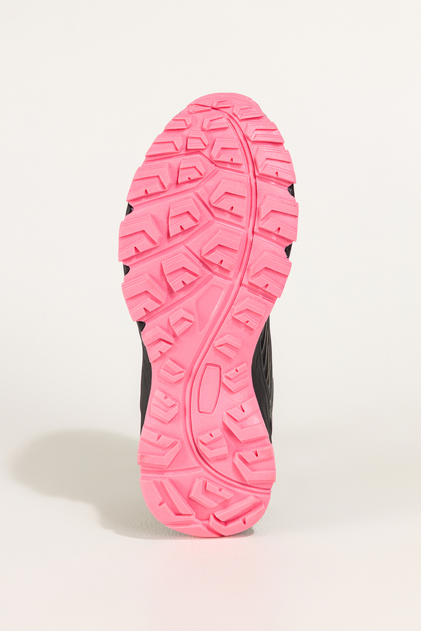 Czarne buty trekkingowe damskie buty sportowe softshell na bieżnikowanej podeszwie fuksjowe wstawki sznurowane Carla Y0976-5