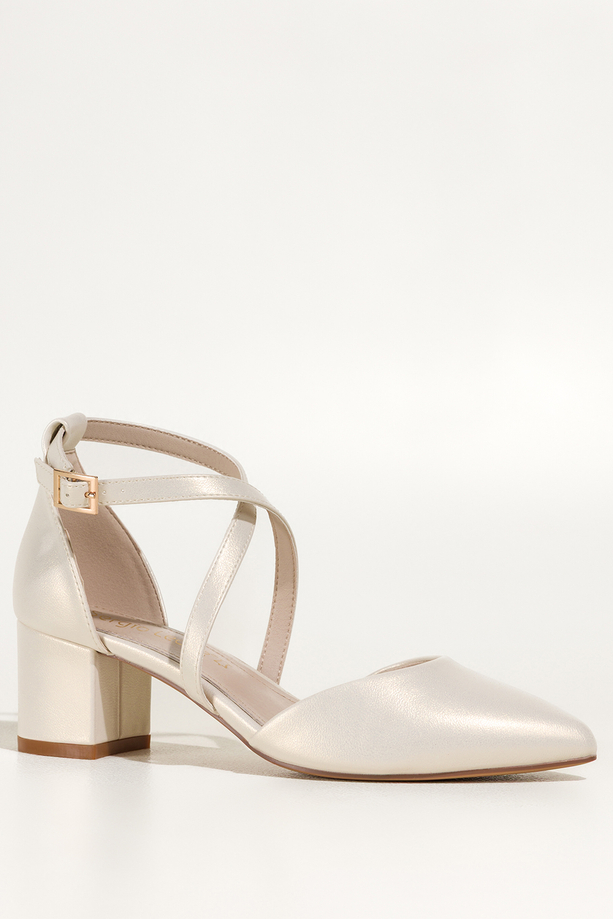 Jasnobeżowe czółenka damskie Sergio Leone z perłową powłoką na szerokim niskim klocku paski na krzyż skórzana wkładka HP169