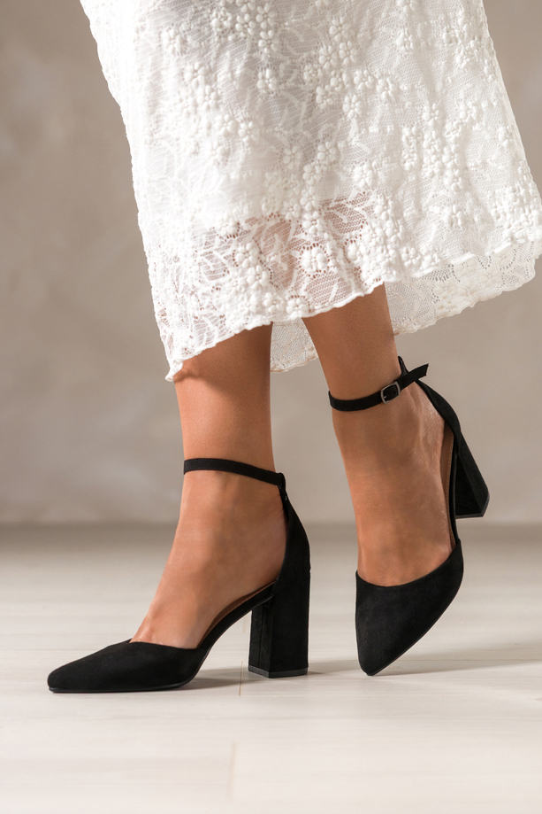 Czarne czółenka damskie na słupku pasek wokół kostki Carla JZ796K