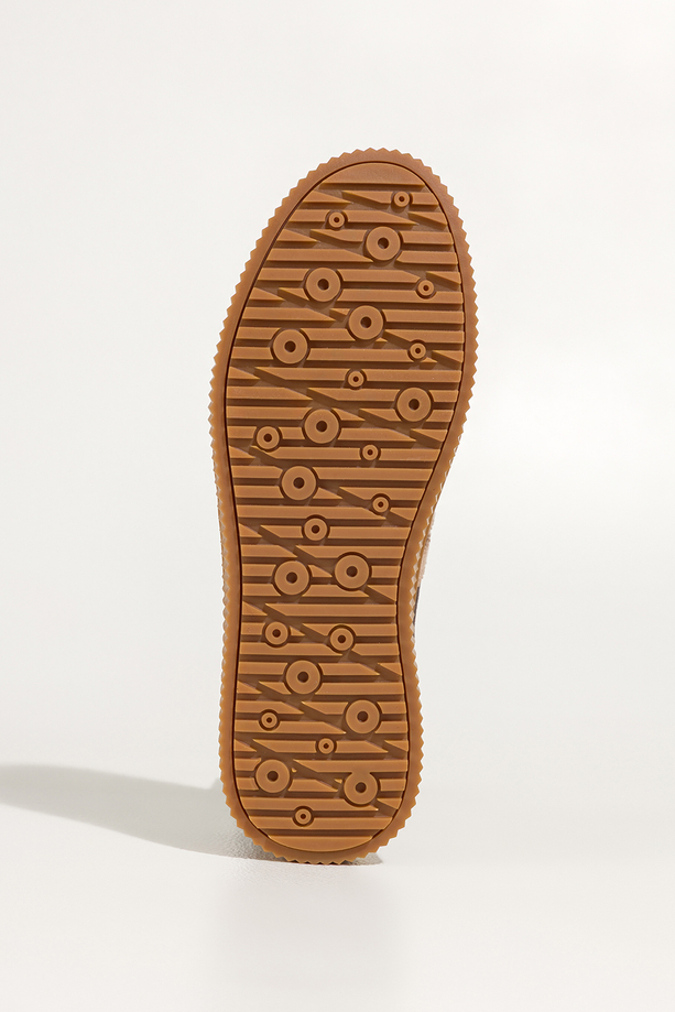 Czekoladowe sneakersy skórzane damskie buty sportowe na żłobionej beżowej platformie beżowe wstawki sznurowane Carla TW-OC8925