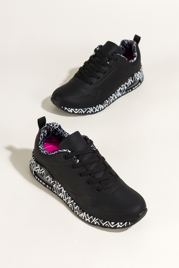 Czarne sneakersy damskie buty sportowe na koturnie z wzorem sznurowane Casu 0996-3