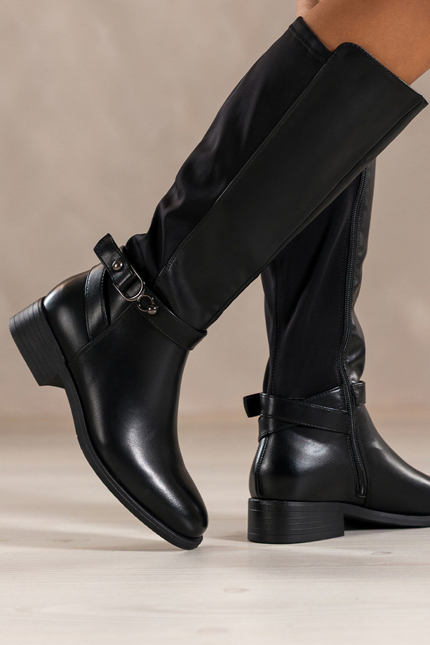 Czarne kozaki damskie na klocku elastyczna cholewka pasek ze stalową ozdobą Casu D728-8