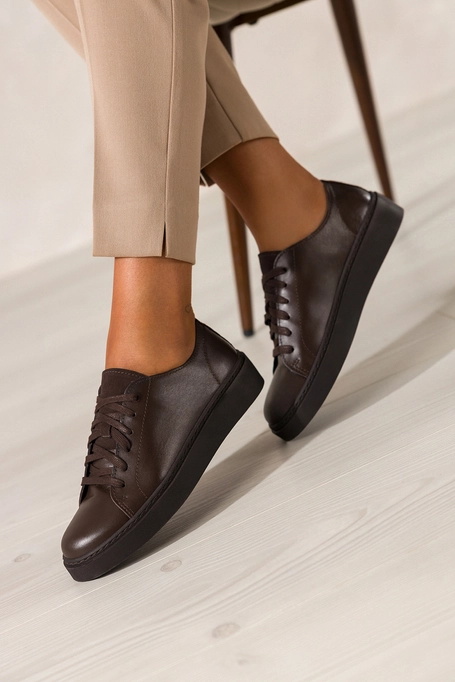 Czekoladowe trampki skórzane damskie sneakersy na platformie sznurowane PRODUKT POLSKI Casu 8855