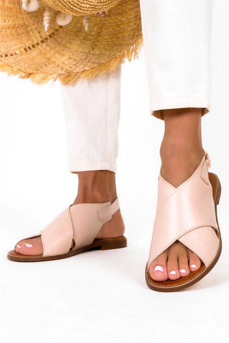 Beżowe sandały płaskie z paskami na krzyż polska skóra Casu 3019-0