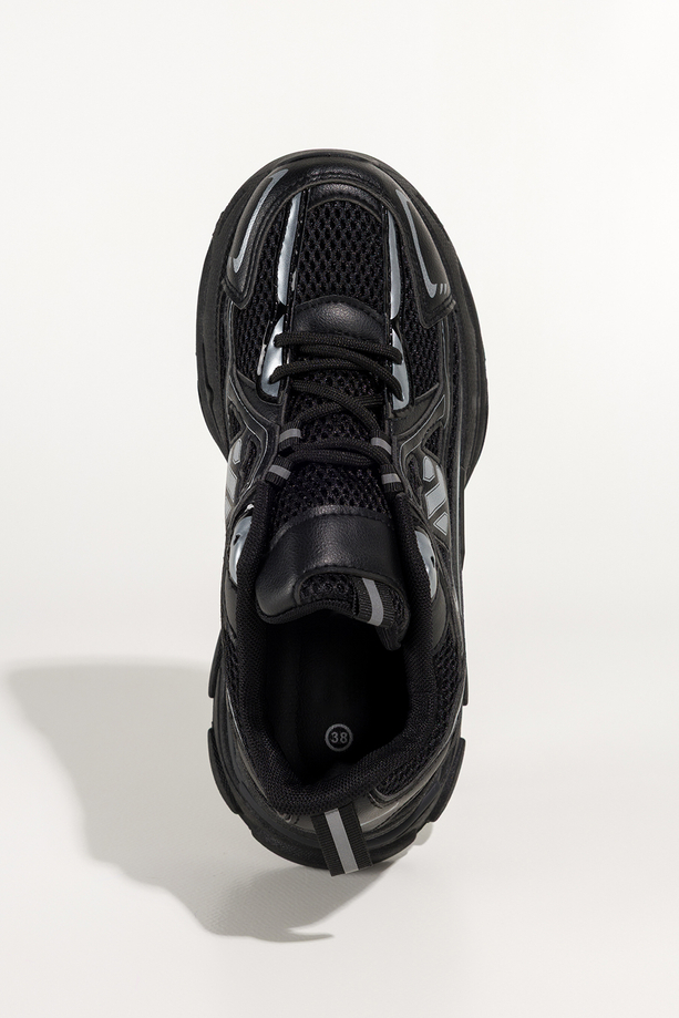 Czarne sneakersy damskie buty sportowe na platformie srebrne wstawki sznurowane Carla OZ693K