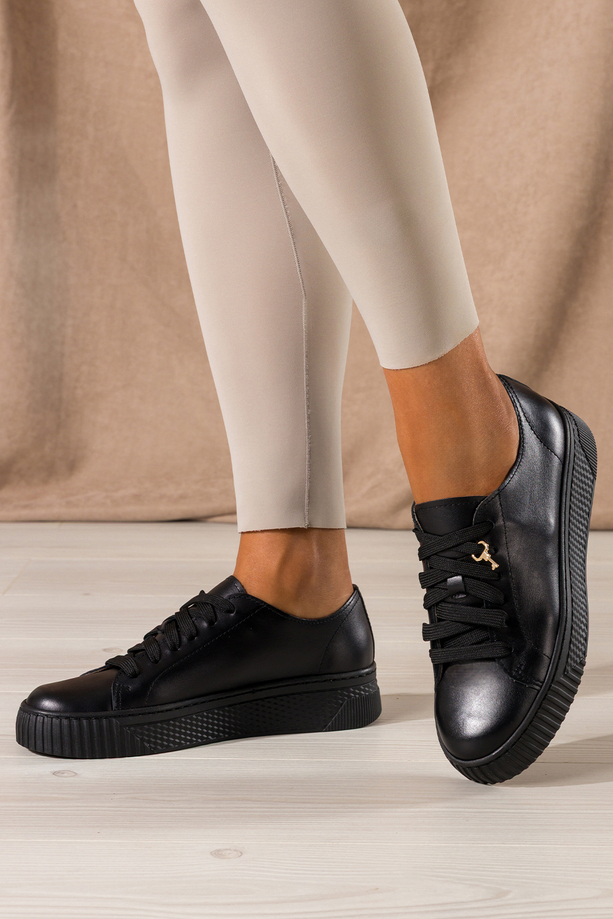 Czarne sneakersy skórzane damskie buty sportowe na platformie z kłódką sznurowane PRODUKT POLSKI Casu 1145