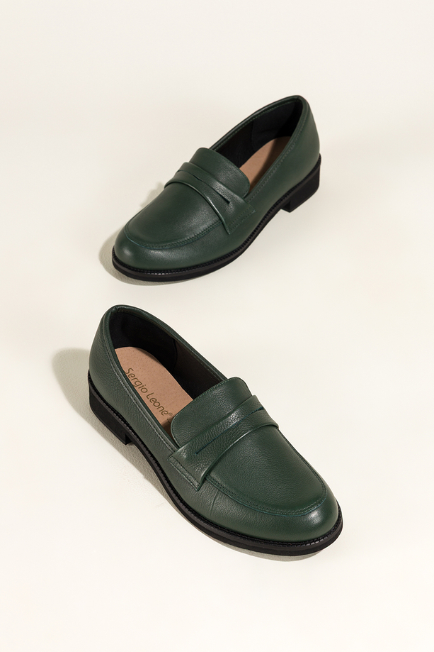 Zielone mokasyny skórzane damskie Sergio Leone na niskim szerokim obcasie ozdobny pasek na cholewce NP74887-H