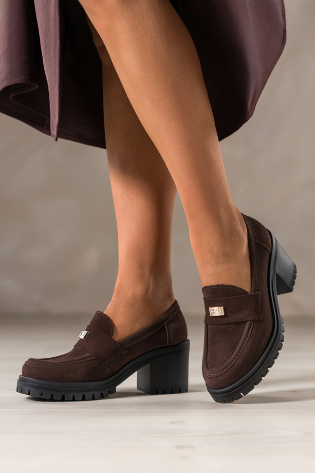 Czekoladowe mokasyny skórzane damskie na szerokim klocku bieżnikowana platforma złota ozdoba PRODUKT POLSKI Casu 79831