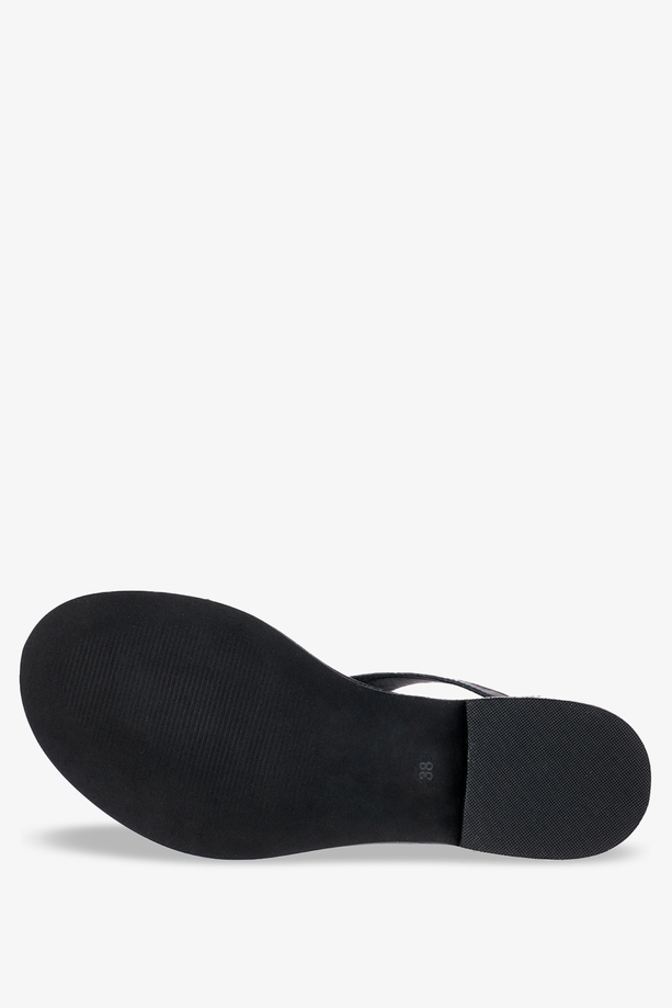 Czarne sandały płaskie z zakrytą piętą ze złotą ozdobą POLSKA SKÓRA Pro-moda 2648-001