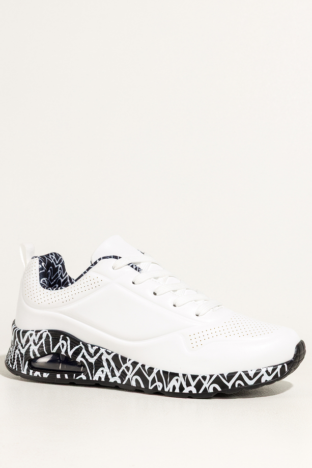 Białe sneakersy damskie buty sportowe na czarnym koturnie z wzorem sznurowane Casu 0996-4