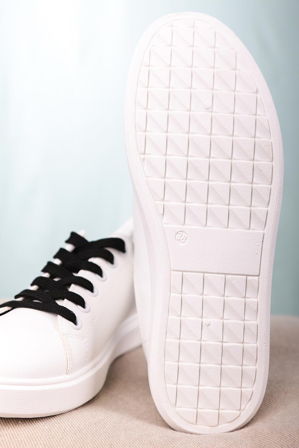 Białe buty sportowe ażurowe sznurowane Casu M929-4