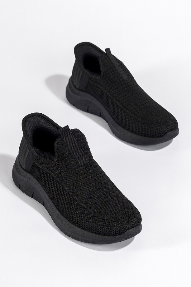 Czarne buty sportowe slip on damskie sneakersy z perforacją wsuwane Carla PDJ268