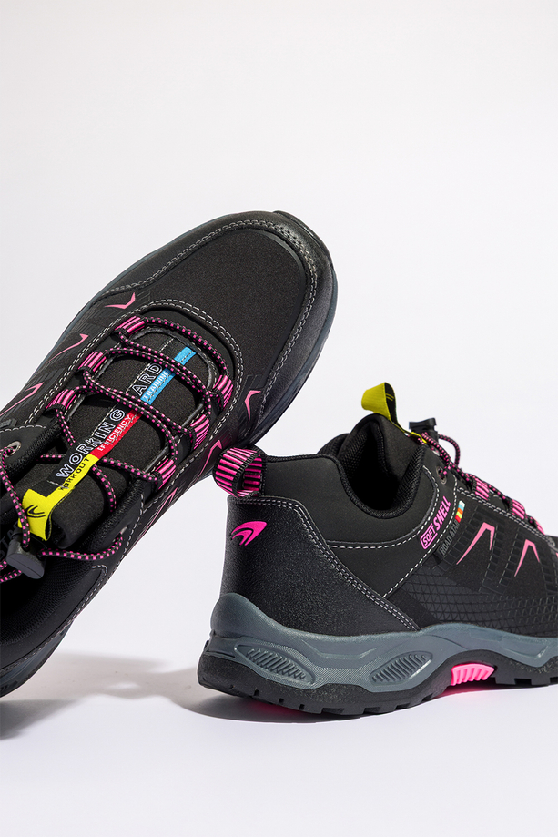 Czarne buty trekkingowe damskie buty sportowe na bieżnikowanej podeszwie z regulowaną elastyczną sznurówką softshell Casu 2213-9W