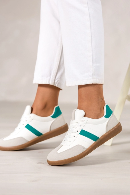 Białe sneakersy damskie buty sportowe na elastycznej płaskiej podeszwie sznurowane zielone wstawki Casu H2460-5
