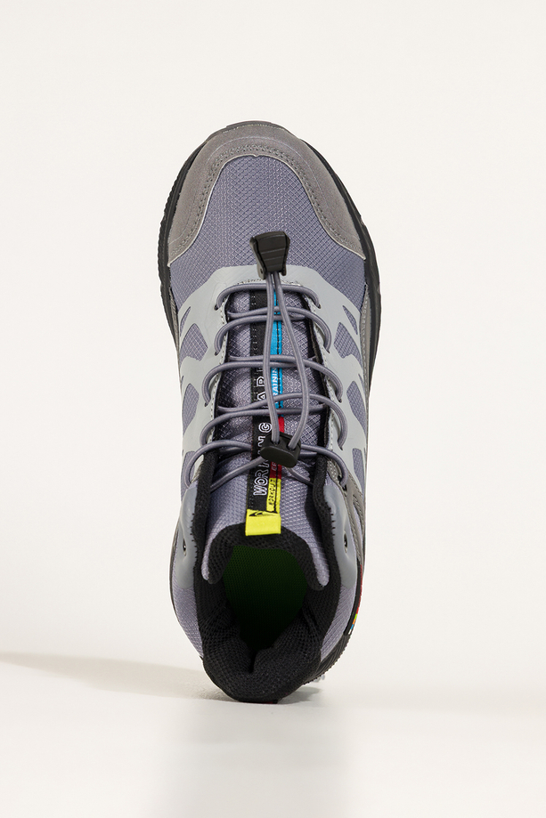 Szare buty sportowe trekkingowe damskie wodoodporne na bieżnikowanej podeszwie z regulowaną elastyczną sznurówką jasnoszare wstawki Casu 7493-7D