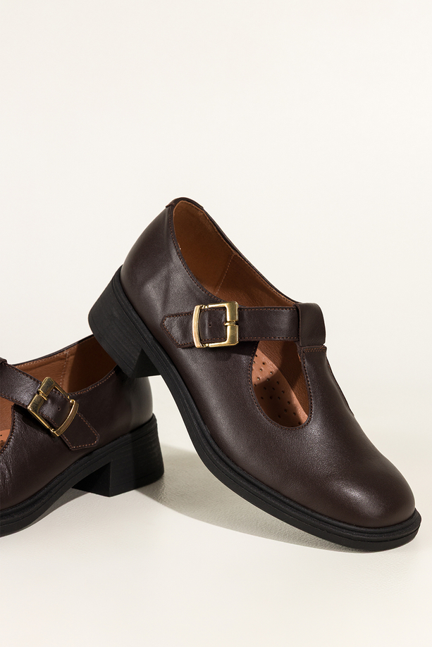 Czekoladowe półbuty skórzane damskie z wycięciami PRODUKT POLSKI Casu 414