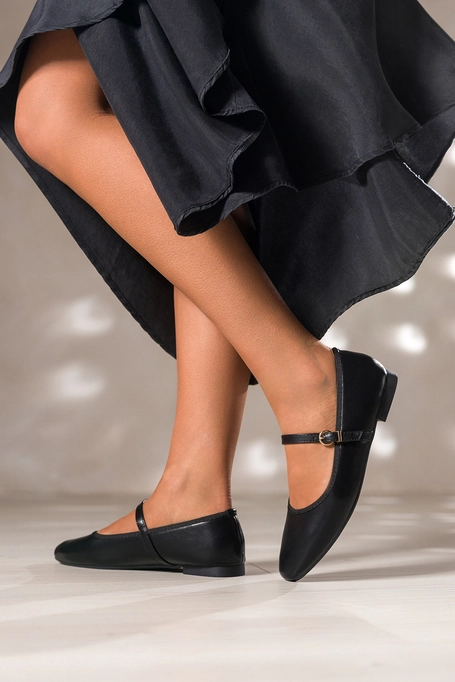 Czarne baleriny damskie Mary Jane z paskiem Carla S1-8742C