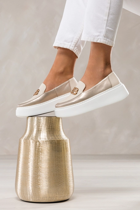 Złote mokasyny skórzane damskie creepersy na platformie z miedzianą ozdobą beżowe wstawki PRODUKT POLSKI Casu N1093