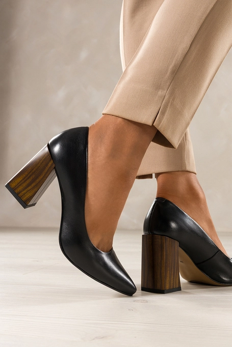 Czarne czółenka skórzane damskie na ozdobnym brązowym klocku PRODUKT POLSKI Casu 7640-899-DWM