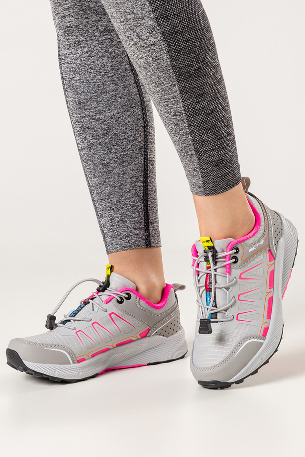 Szare buty sportowe trekkingowe damskie na podeszwie ze żłobieniami z regulowaną elastyczną sznurówką Casu 2505-8W