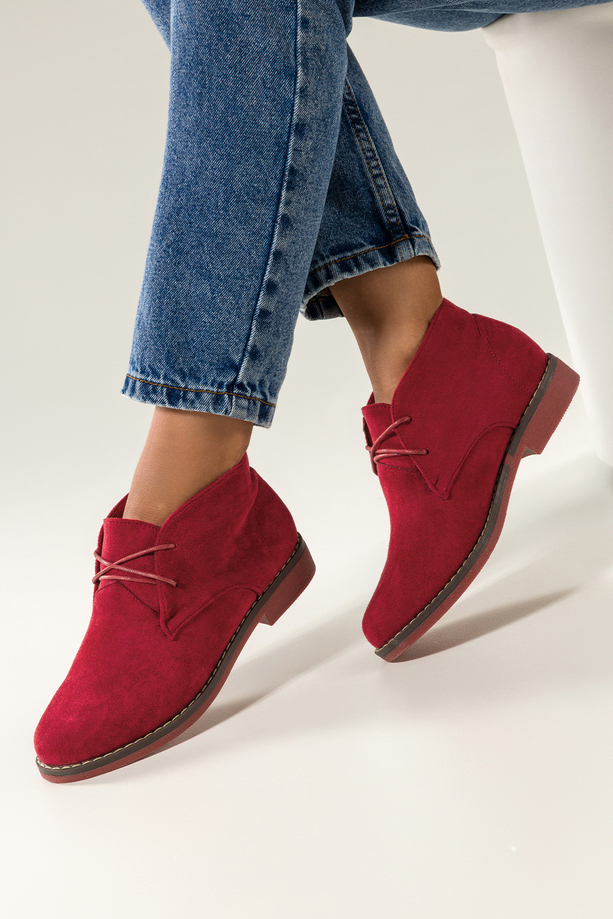 Czerwone botki damskie na płaskiej podeszwie z przeszyciami sznurowane Casu 8997-5