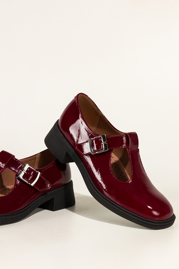 Bordowe półbuty skórzane damskie lakierowane z wycięciami PRODUKT POLSKI Casu 414