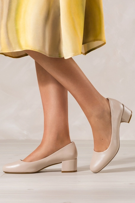 Beżowe czółenka damskie Sergio Leone na niskim obcasie skórzana wkładka PB291-CA