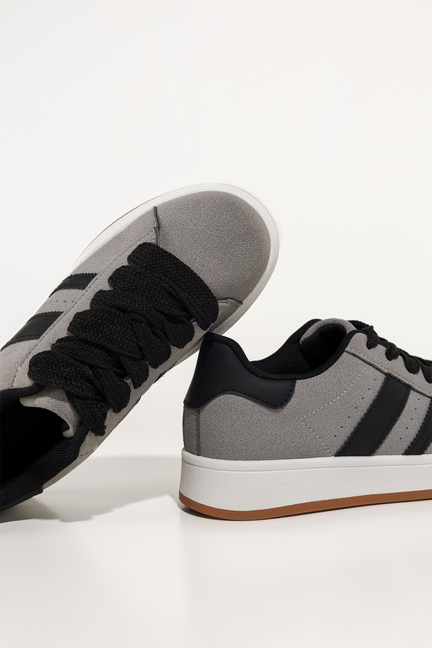 Szare sneakersy damskie buty sportowe na białej platformie sznurowane czarne wstawki Casu Z-876