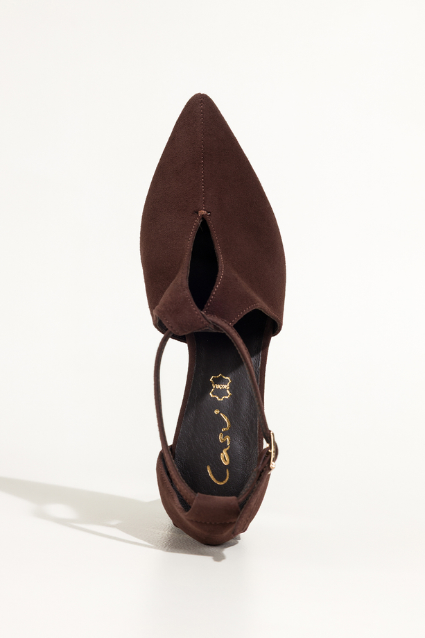 Czekoladowe czółenka skórzane damskie na ozdobnym klocku pasek wokół kostki PRODUKT POLSKI Casu 7690-648