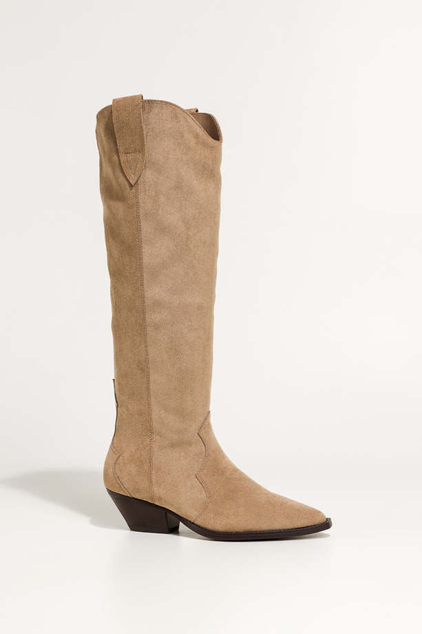 Beżowe kozaki damskie kowbojki z szeroką cholewką na ściętym klocku Casu 0361