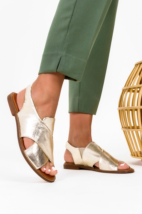 Złote sandały skórzane damskie płaskie z paskami na krzyż PRODUKT POLSKI Casu 3012-0
