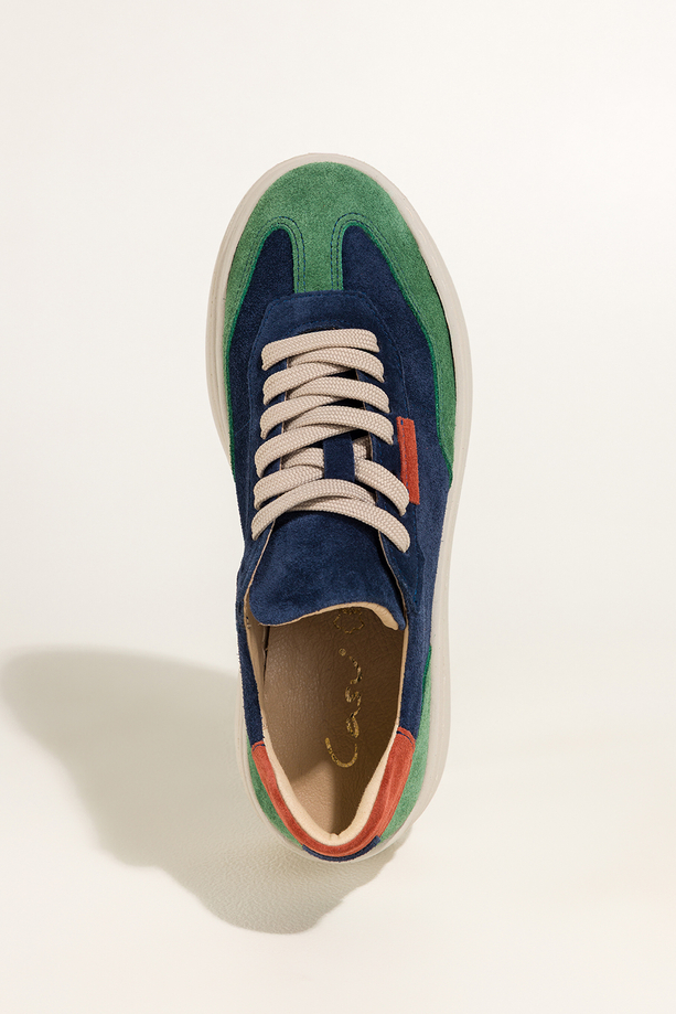 Granatowe sneakersy skórzane damskie buty sportowe na platformie z zielonymi i rudymi wstawkami sznurowane PRODUKT POLSKI Casu M8730H6