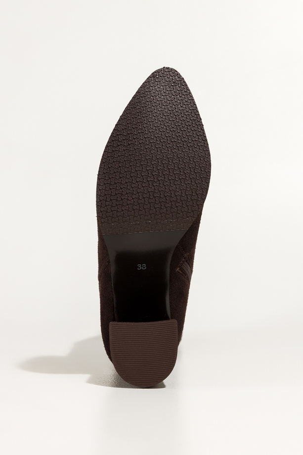 Czekoladowe kozaki skórzane damskie ażurowe na niskim obcasie guma w cholewce PRODUKT POLSKI Casu 7997-595