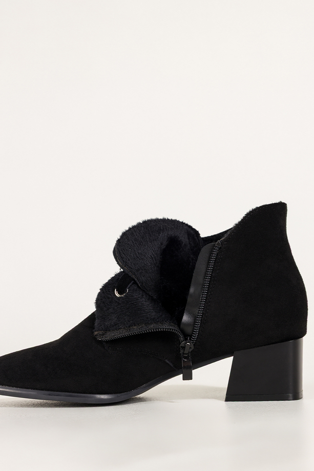 Czarne botki damskie Sergio Leone na niskim szerokim obcasie wycięta cholewka welurowe sznurówki YG779  