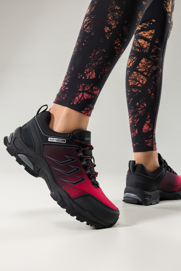 Czerwone buty trekkingowe damskie buty sportowe softshell na bieżnikowanej podeszwie czarne wstawki sznurowane Carla 8633