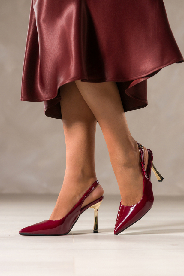 Bordowe czółenka damskie szpilki lakierowane odkryta pięta złoty obcas kieliszek Carla OV883K