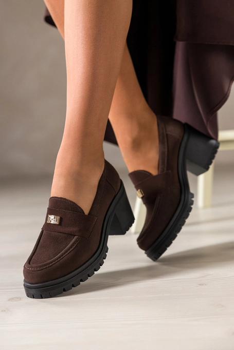 Czekoladowe mokasyny skórzane damskie na szerokim klocku bieżnikowana platforma złota ozdoba PRODUKT POLSKI Casu 79831