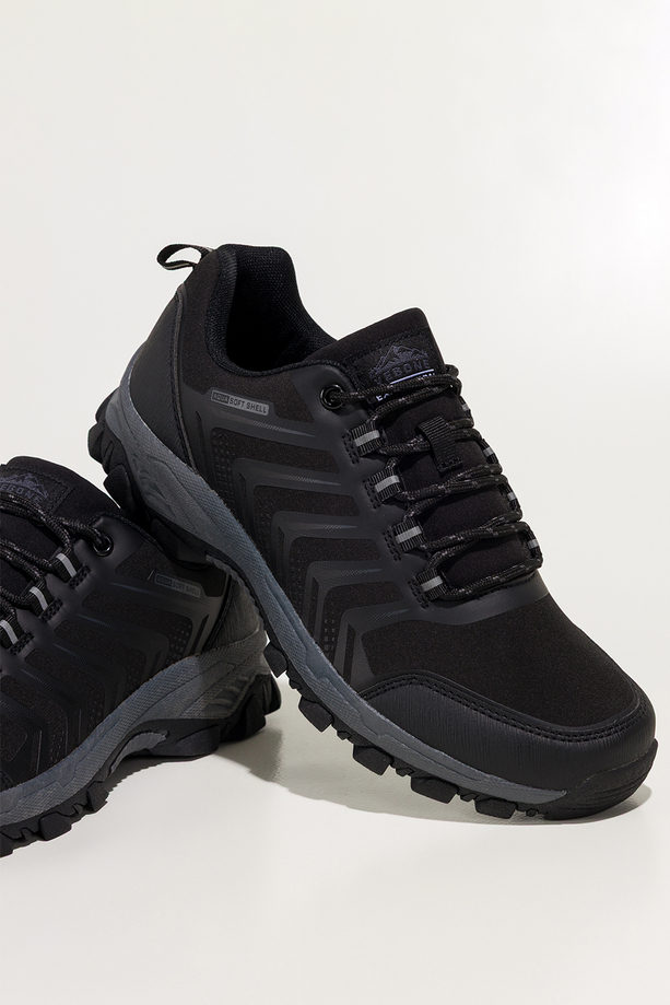 Czarne buty trekkingowe damskie buty sportowe softshell na bieżnikowanej podeszwie szare wstawki sznurowane Carla EY82933-8