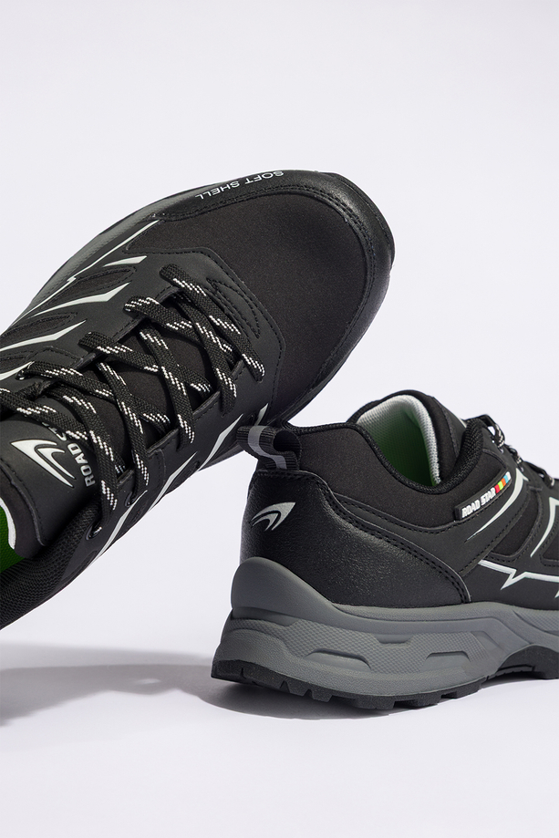 Czarne buty trekkingowe damskie buty sportowe na bieżnikowanej podeszwie sznurowane białe wstawki softshell Casu 2408-1W
